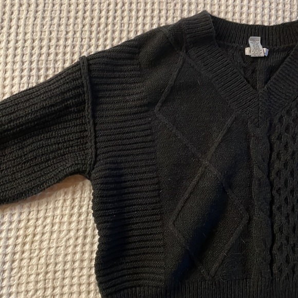 Thick & soft black sweater - Picture 10 of 16